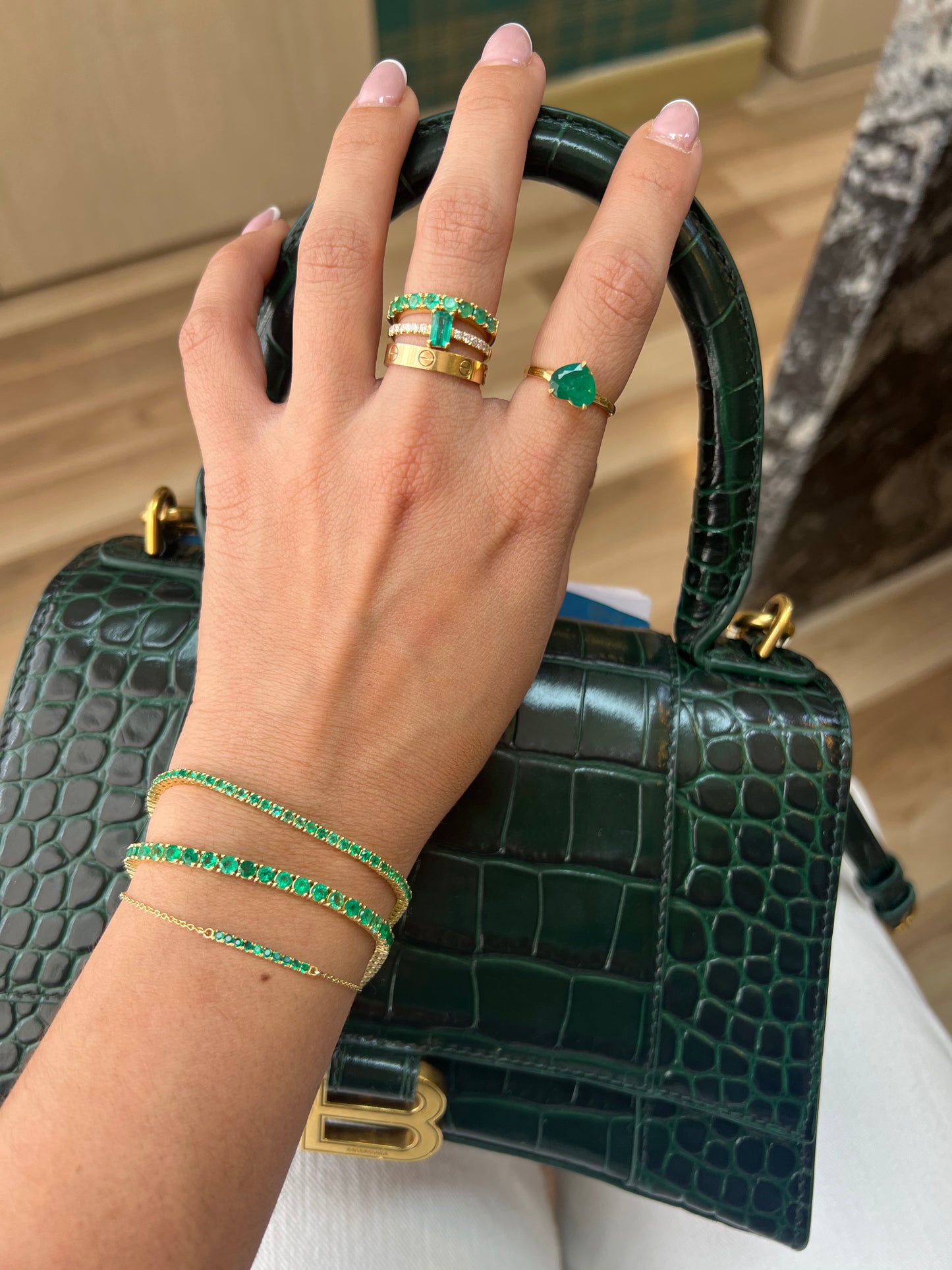 Anillo de esmeralda corazón con oro amarillo