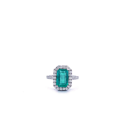 Anillo de esmeralda rectangular con diamantes