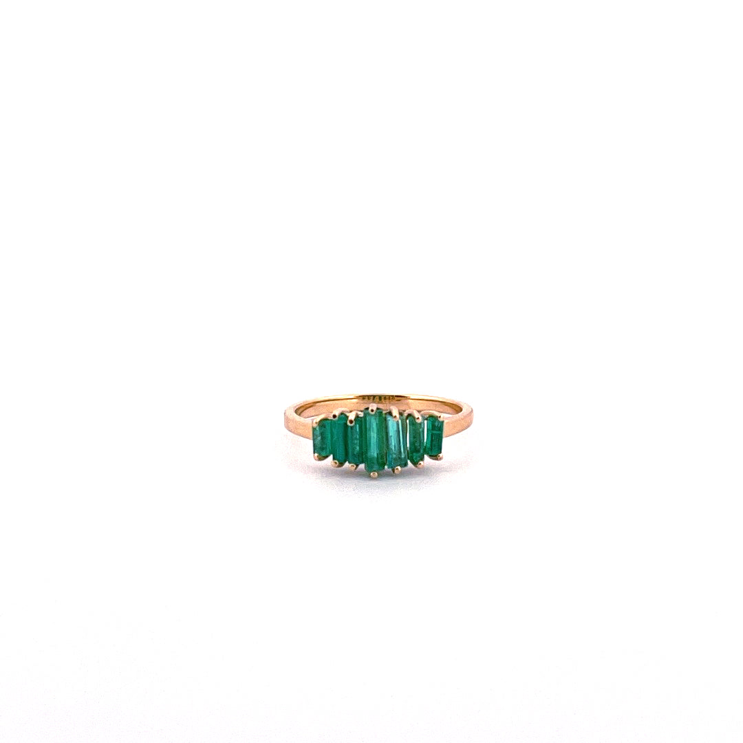 Anillo de esmeralda estructural con oro amarillo