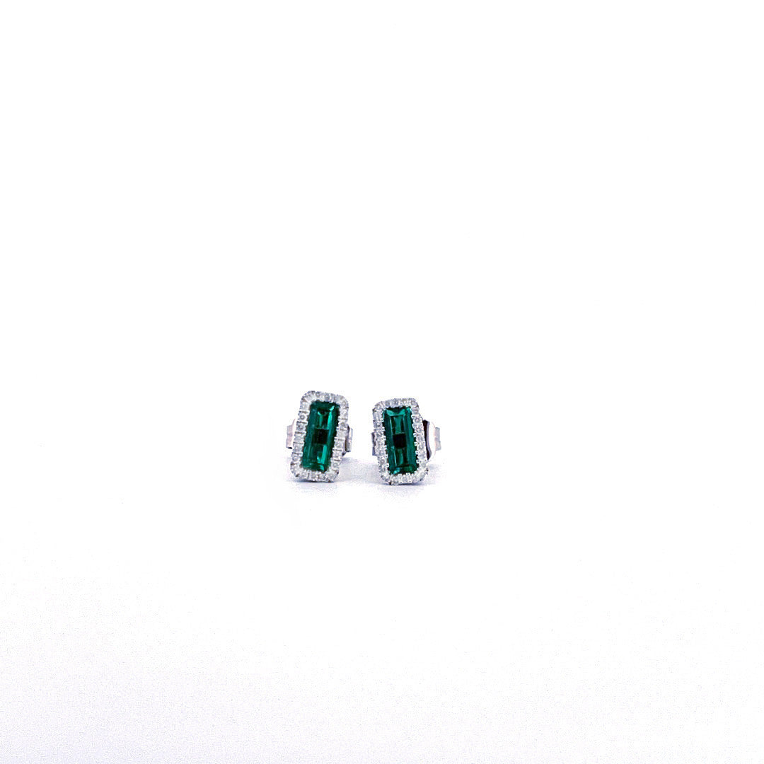 Aretes de esmeralda rectangular con diamantes