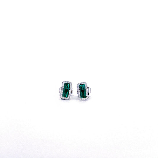 Aretes de esmeralda rectangular con diamantes