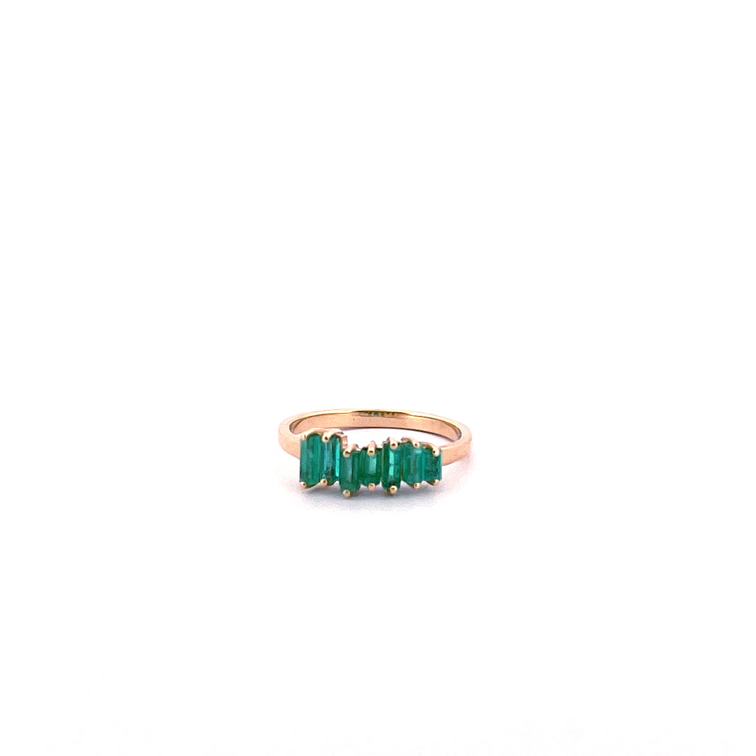 Anillo de esmeralda estructural con oro amarillo