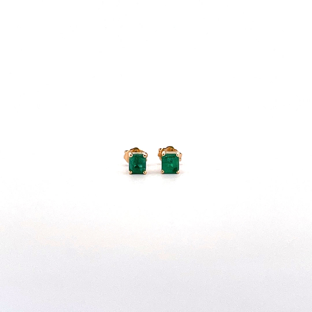 Aretes de esmeralda rectangular con oro amarillo