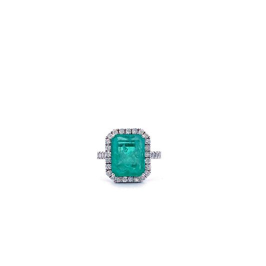 Anillo de esmeralda rectangular con diamantes