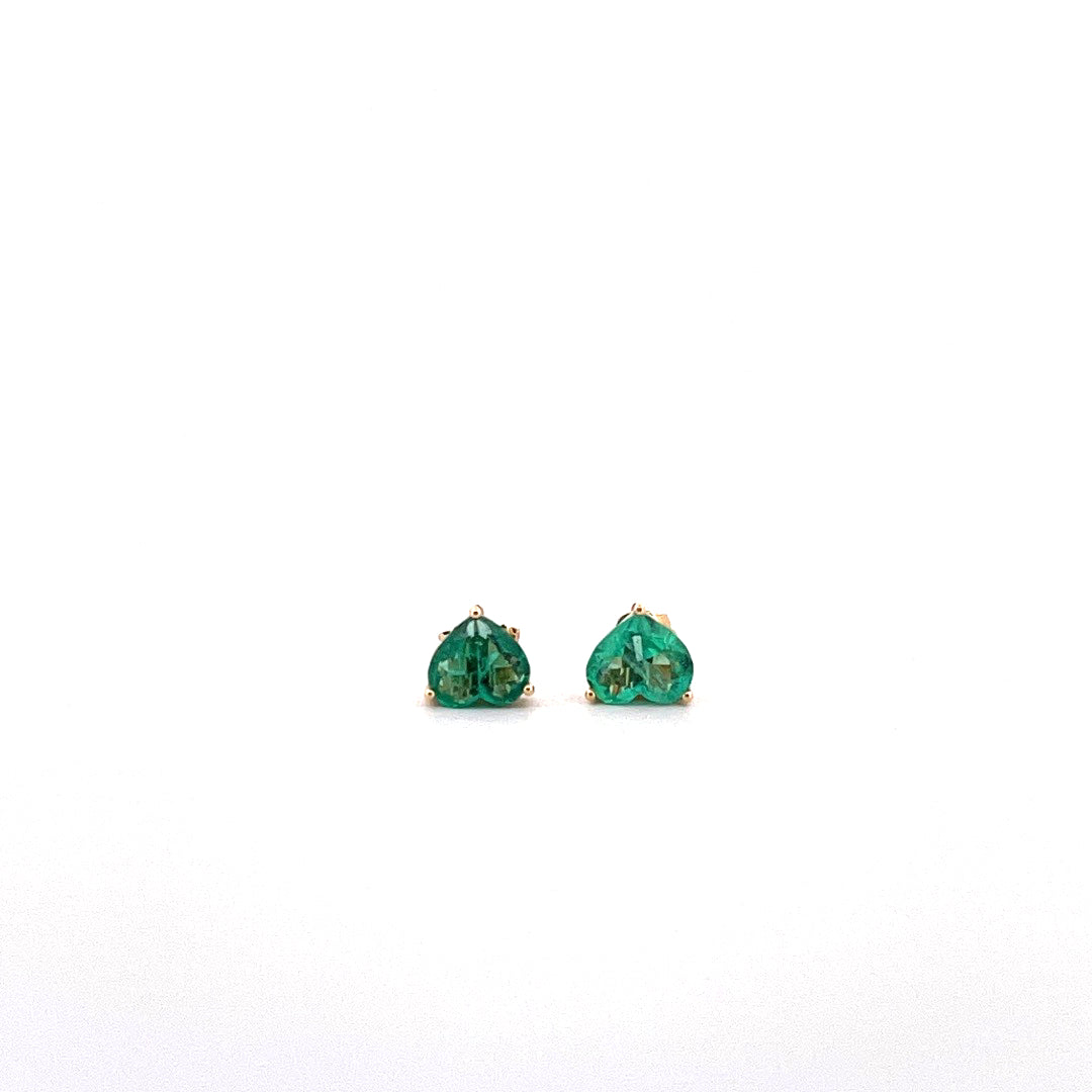 Aretes esmeralda corazón con oro amarillo