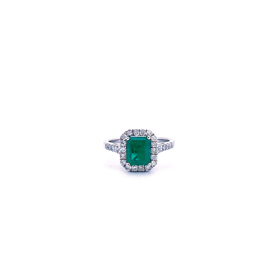 Anillo de esmeralda cuadrada con diamantes