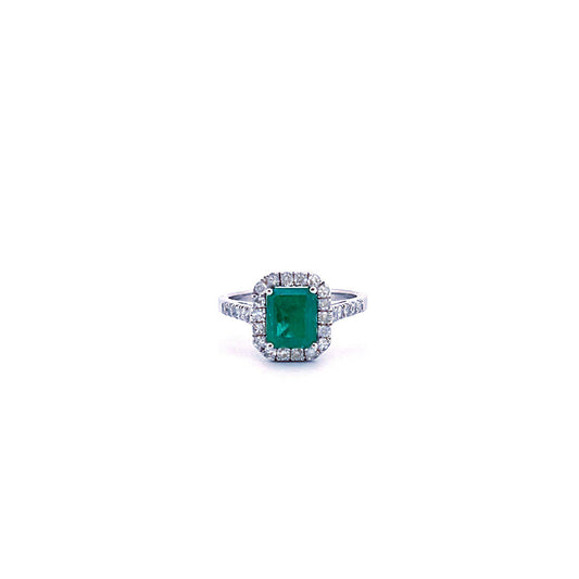 Anillo de esmeralda cuadrada con diamantes