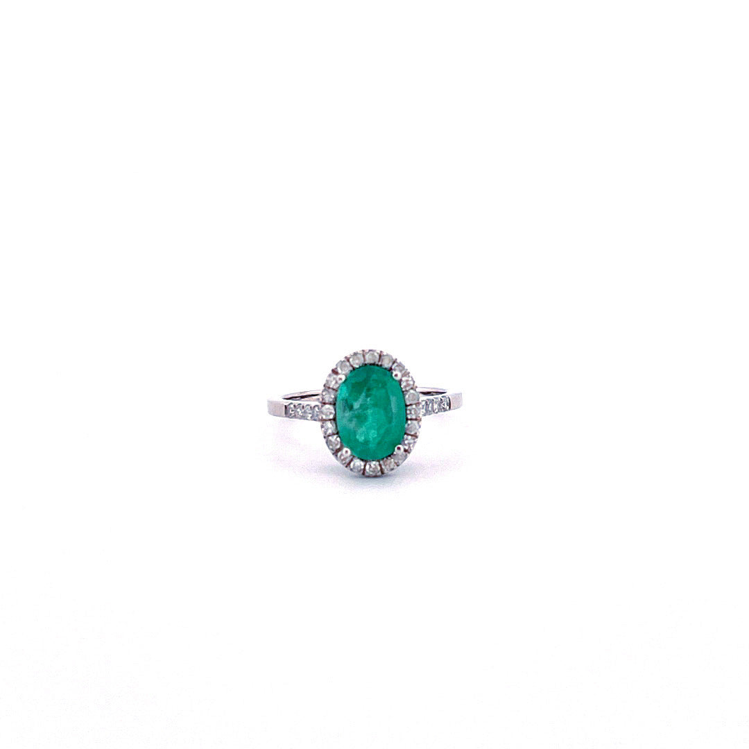 Anillo de esmeralda ovalada con diamantes