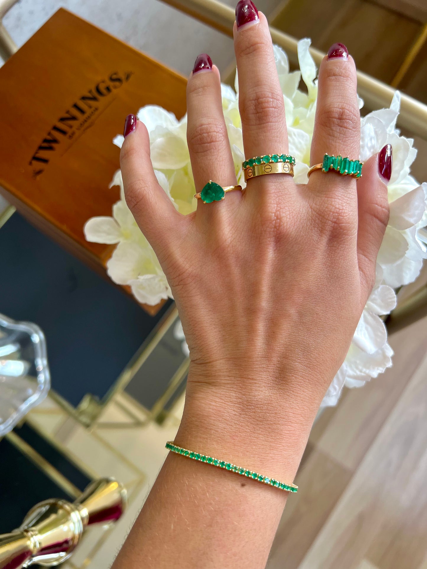 Anillo de esmeralda corazón con oro amarillo